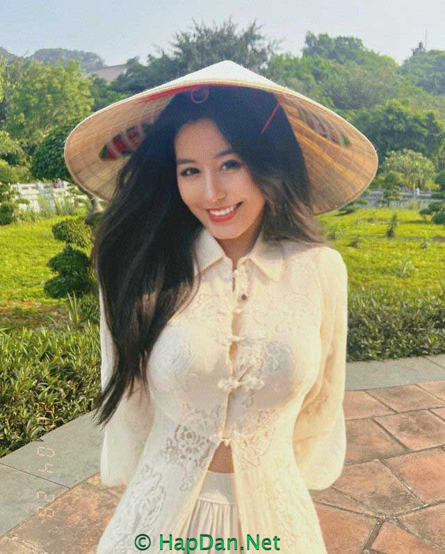 Ảnh Hot Girl Việt Nam Ngọc Trân đội nón lá mặc áo để lộ cặp vếu to